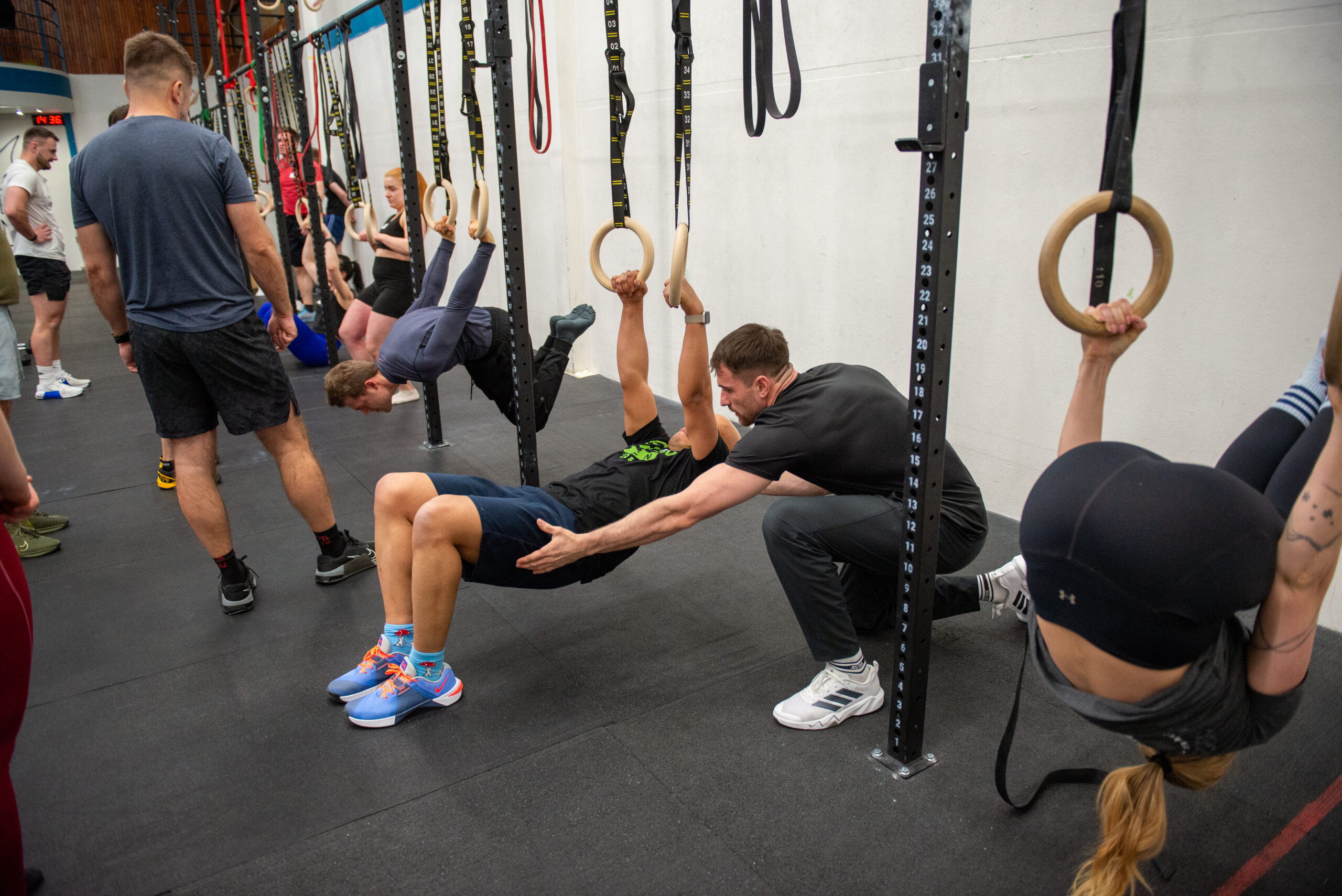 Kalistenické dovednosti, stojky, kruhy a muscle-up