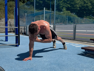 Plank shoulder tap