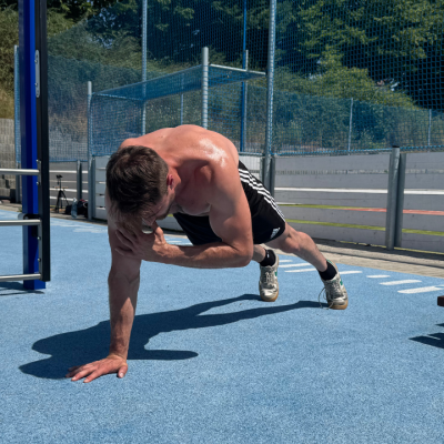 Plank shoulder tap