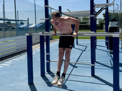 Straight bar dips
